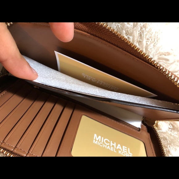 Michael Kors Jet Set Travel Phone Wallet Wristlet - Picture 14 of 16